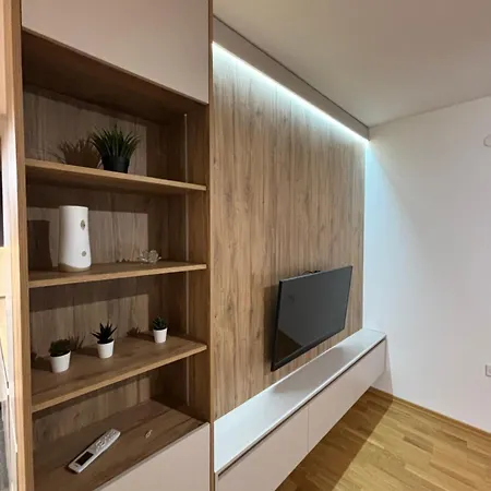 Center 2